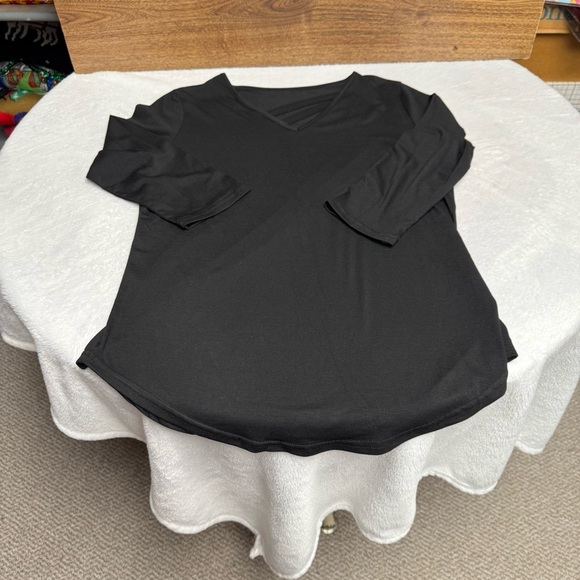 Black V-Neck size small Women's Top cute offset cross cross at neckline - Picture 2 of 8